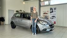 Manuela Bohner aus Remigen mit ihrem Opel Corsa